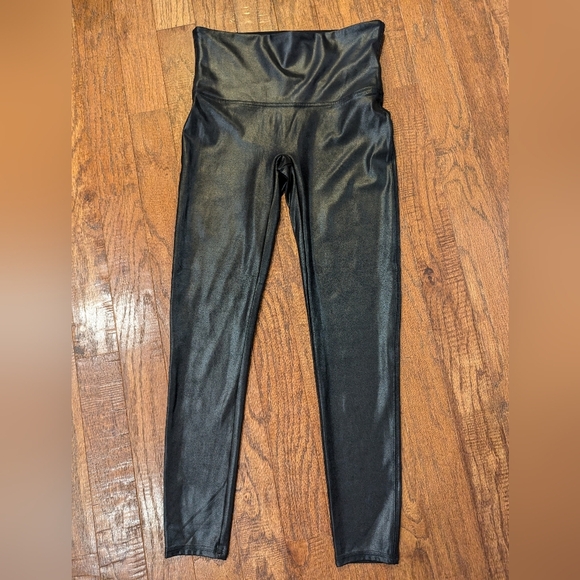 Spanx NWOT  faux ‘leather’  shiny stretch leggings, XL fit M/L - Picture 3 of 15